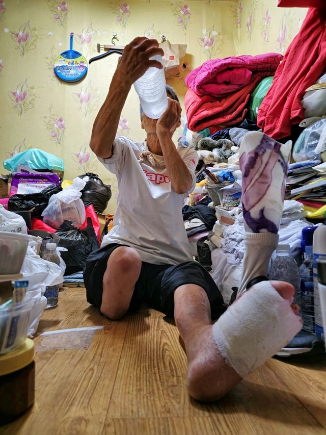 폭염 속 좁은 여인숙 생활