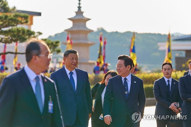 함께 걷는 한중 정상