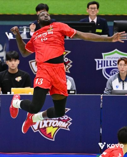 스파이크하는 한국전력의 베논