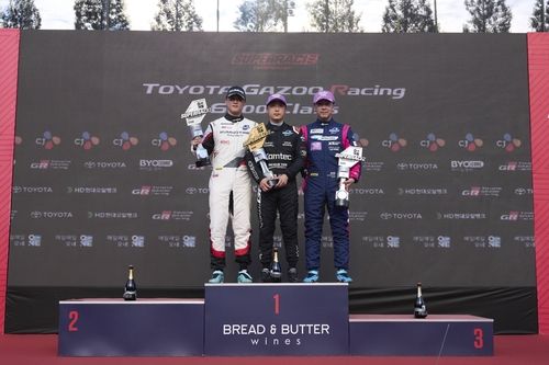 시상대에 오른 이창욱, 정의철, 오한솔(왼쪽부터)