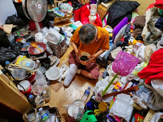 비좁은 여인숙에서의 한끼