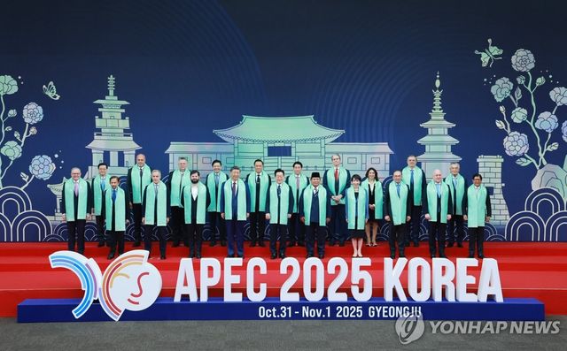 이재명 대통령, APEC 정상회의 공식 기념촬영
