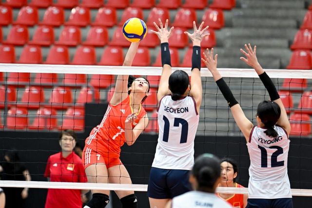 U-16 여자배구 아시아선수권 중국전 경기 장면