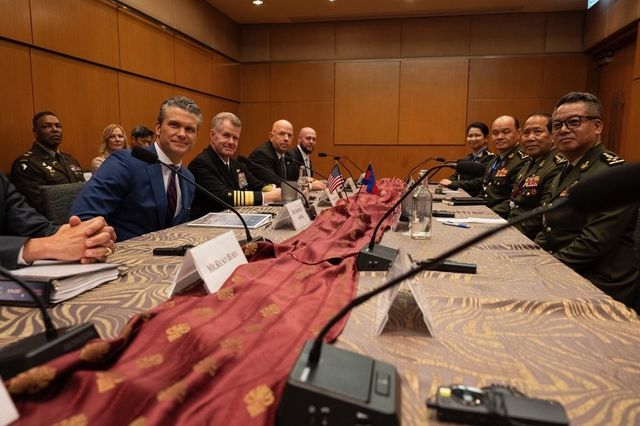 미국-캄보디아 국방장관 회담