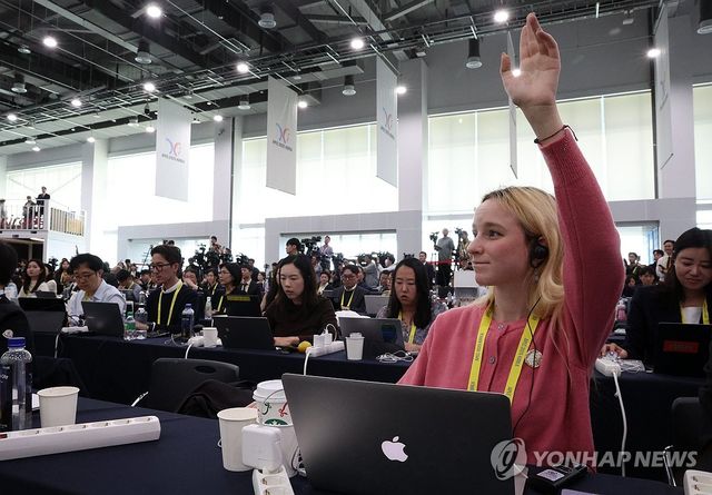 이재명 대통령에게 질문하는 외신기자