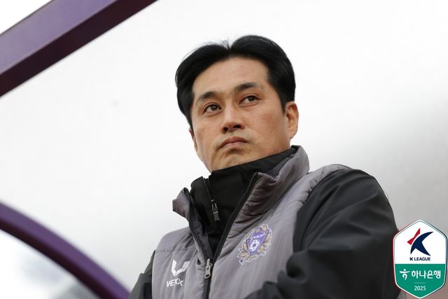 FC안양의 유병훈 감독