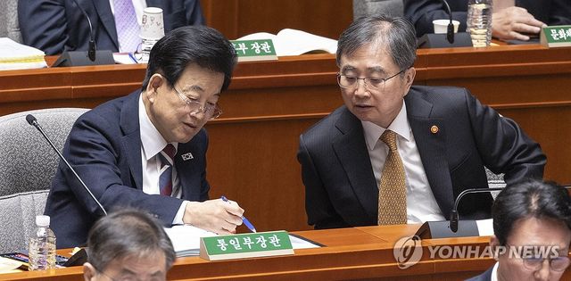 대화하는 외교 안보라인 장관들