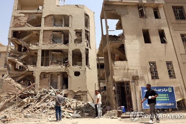 지난 6월 이스라엘의 공습으로 파괴된 이란 테헤란 내 건물들