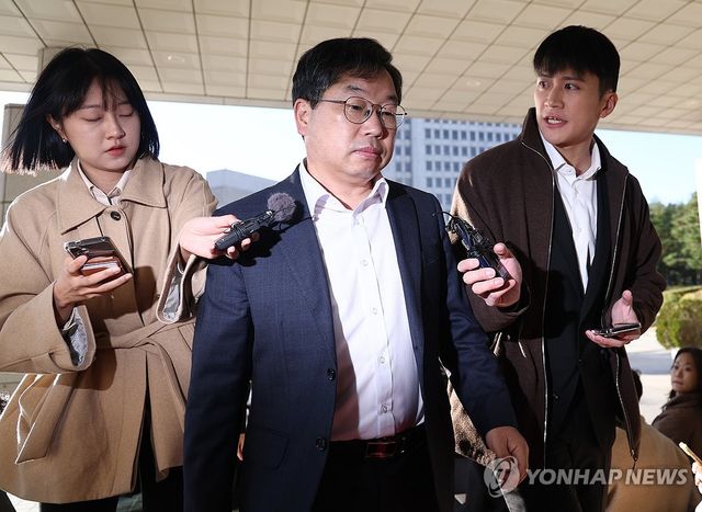 출근하는 노만석 검찰총장 대행