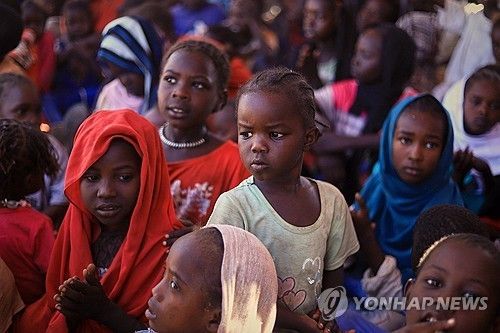 수단 서부 알파시르에서 탈출한 피란민 어린이