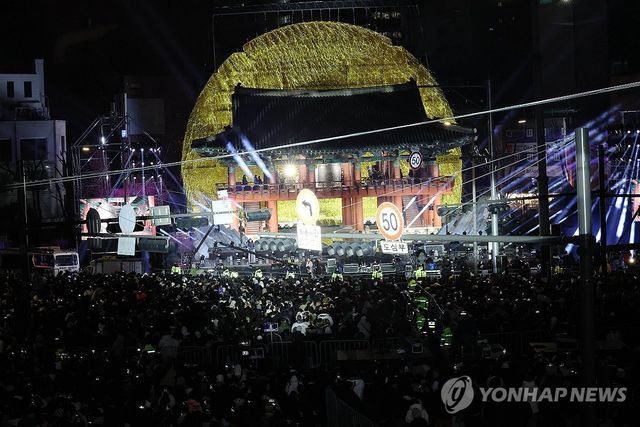 떠오르는 자정의 태양