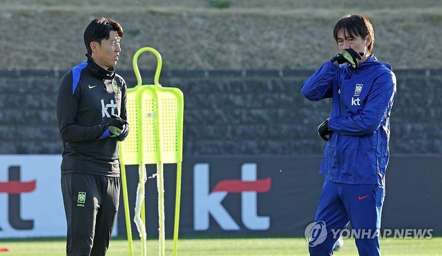 대화하는 홍명보ㆍ손흥민