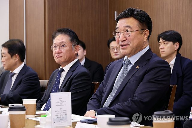 윤호중 장관, 사회연대경제기본법 입법전략 간담회 참석