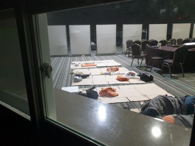 APEC 동원 경찰관들의 열악한 숙박 환경