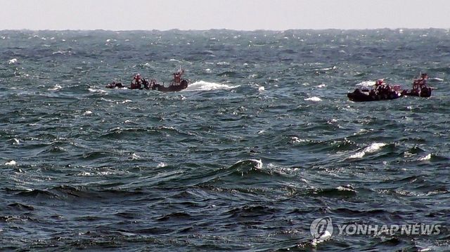 실종 선원 수색하는 군산해경