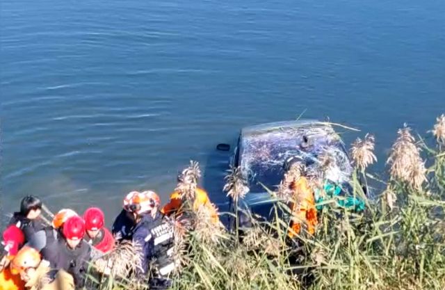 중랑천에 빠진 테슬라 