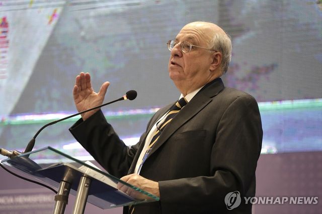 도널드 트럼프 대통령을 비판하며 사표를 낸 마크 울프 전 매사추세츠 연방지방법원 판사