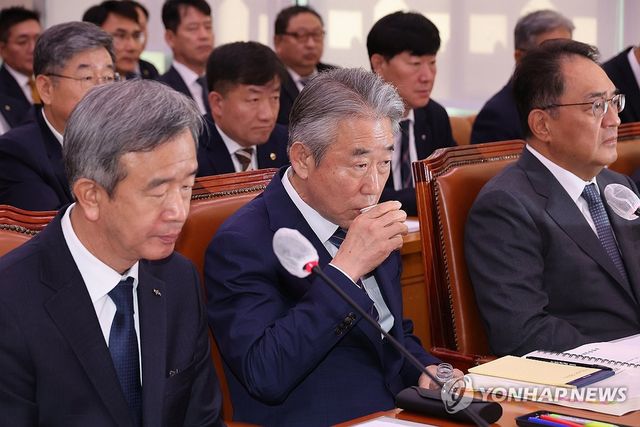 물 마시는 강호동 회장