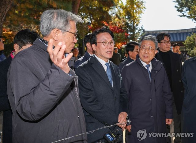 '고층건물 허용' 종묘 찾은 김민석 총리