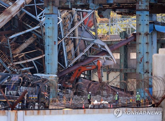 발파 해체 작업 준비 중인 울산화력 보일러타워