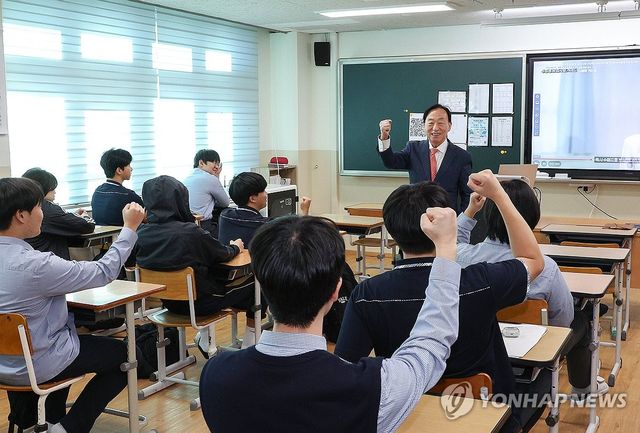 수험생 격려하는 설동호 대전교육감