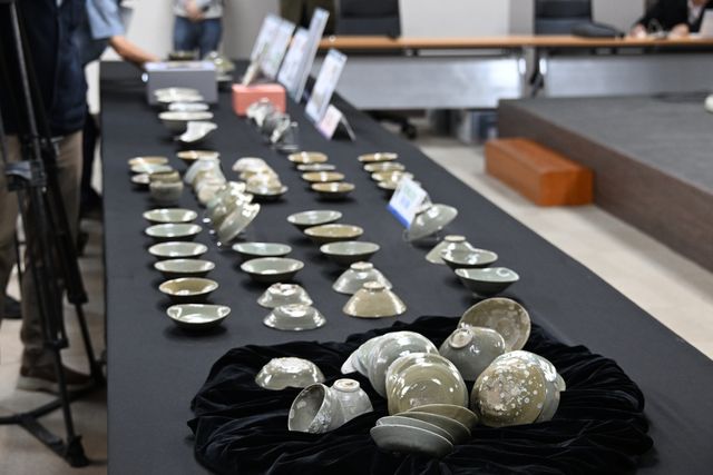 마도 해역에서 발견된 청자 다발 