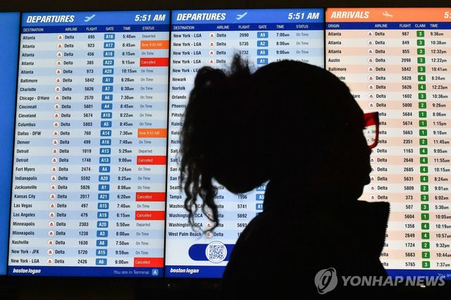 미국 보스턴 국제공항의 항공편 현황판