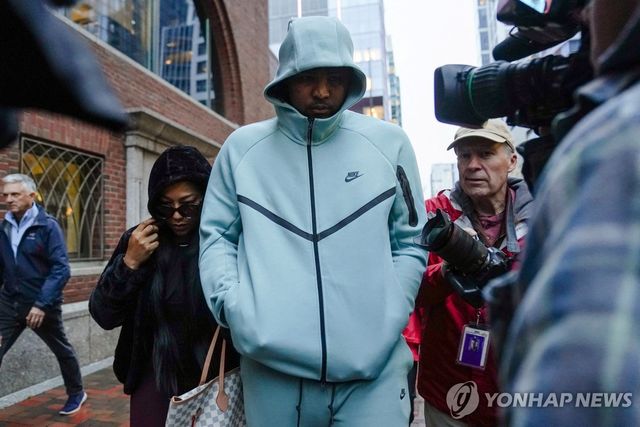 연방법원 출석하는 루이스 오티스