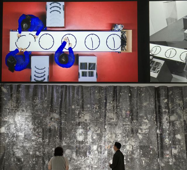 마르텐 바스 작품(상)과 수미 카나자와 작품(하)