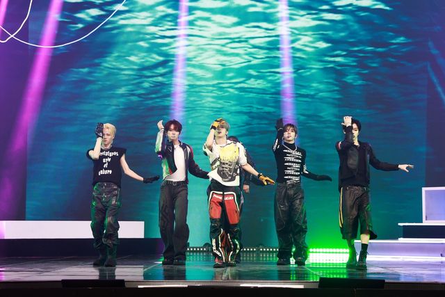 '블랙아웃'으로 컴백한 클로즈 유어 아이즈