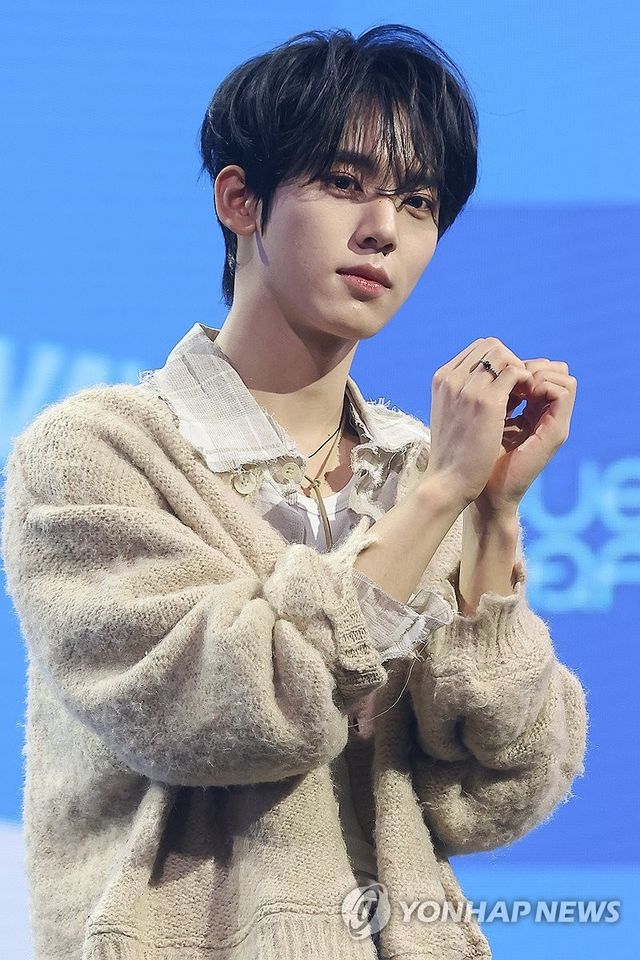 포즈 취하는 한유진