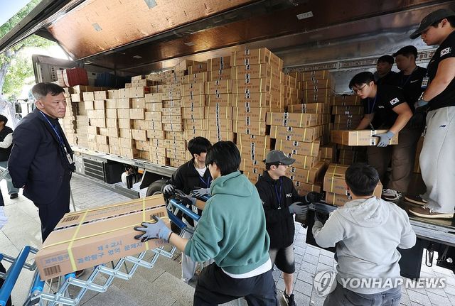 수능 문답지 부산 도착