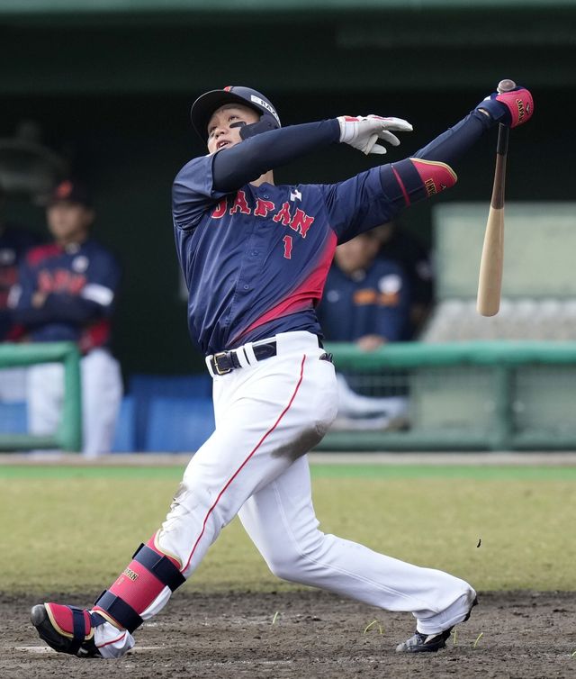 히로시마와 연습경기서 홈런을 치는 일본 대표팀 모리시타 쇼타