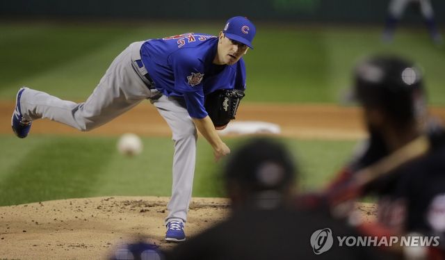 2016년 월드시리즈에서 역투하는 카일 헨드릭스