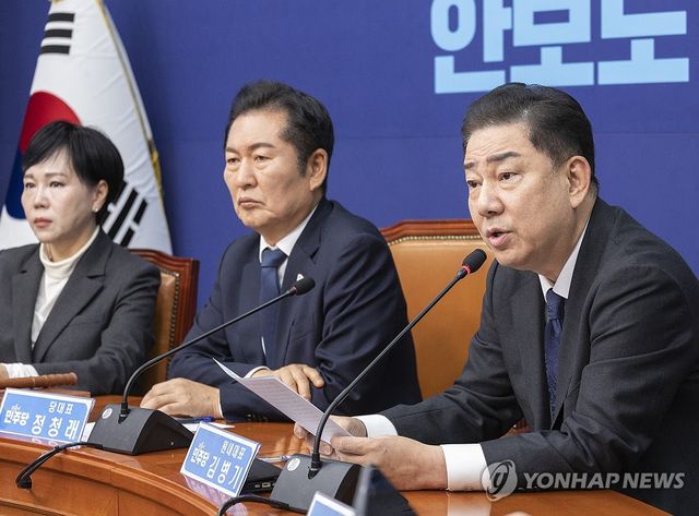 최고위원회의에서 발언하는 김병기 원내대표