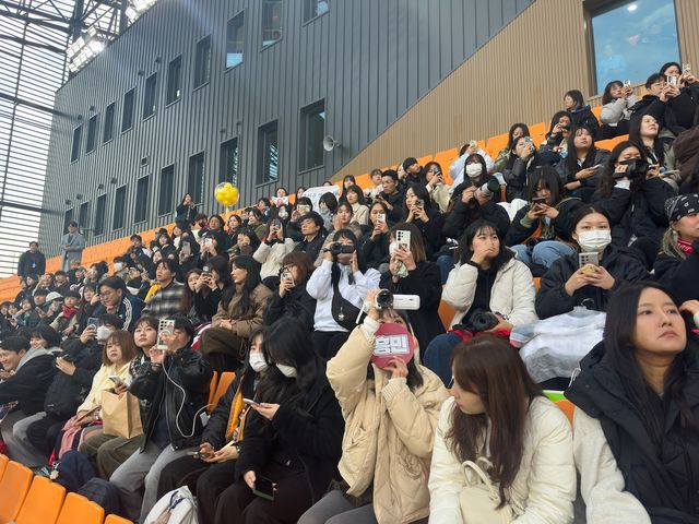 천안 축구종합센터 첫 오픈 트레이닝 온 축구팬들