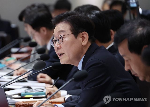 국무회의 발언하는 이재명 대통령