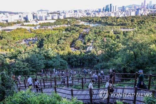 하늘공원으로 올라가는 291개의 '하늘 계단' [사진/백승렬 기자]