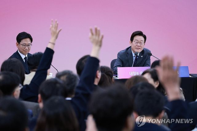 타운홀미팅하는 이재명 대통령