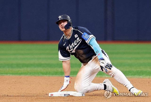 2루 도루 성공하는 안현민