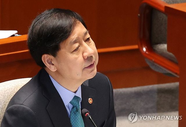 답하는 구윤철 부총리