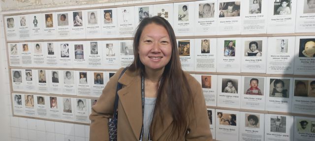 엄마품동산 '평화 뮤지엄'에서 포즈 취한 함 변호사