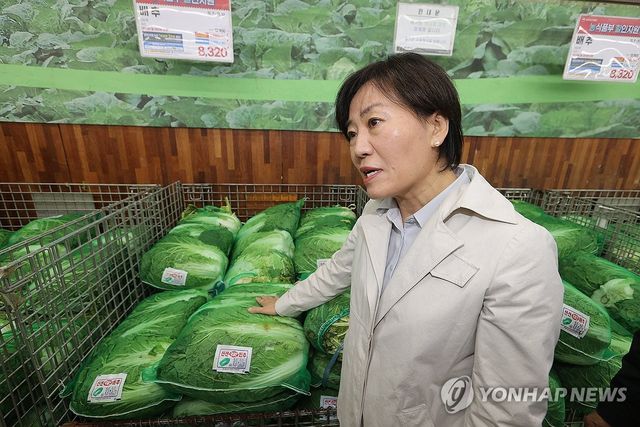 송미령 농식품부 장관, 김장재료 수급상황 현장점검