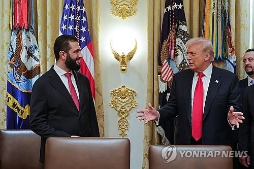 알샤라 시리아 대통령(좌)과 트럼프 미국 대통령