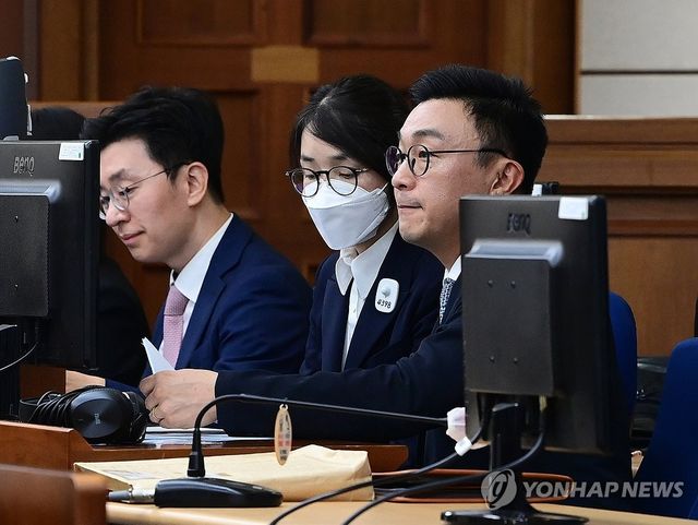 법정 출석한 김건희