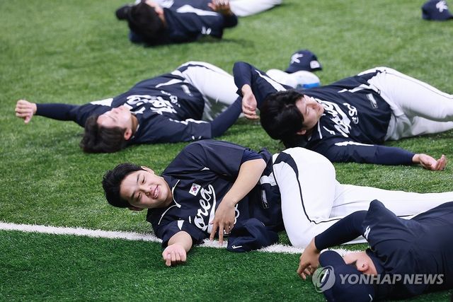 몸 푸는 야구 대표팀