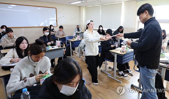 수능 D-1, '수험표 배부'