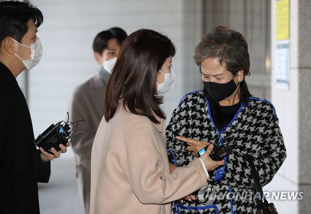 '목포 투기 의혹' 손혜원 항소심 선고공판 출석