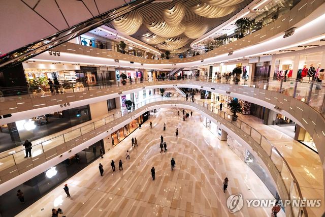 중국 솽스이(광군제) 행사 마지막날인 11일 상하이의 쇼핑몰 모습