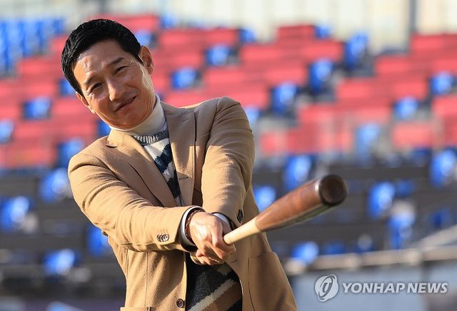 LG트윈스 염경엽 감독..'우승 스윙'